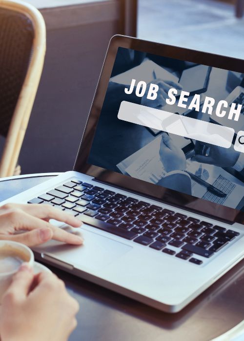 Job Search Bar auf Laptop